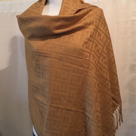 pashmina fendi